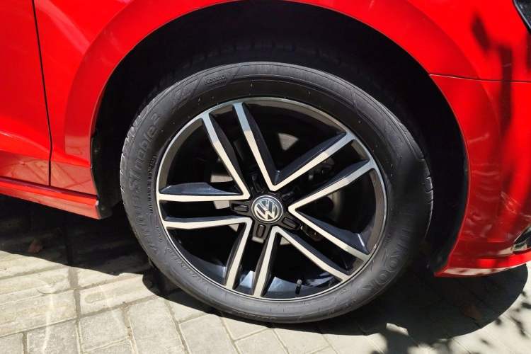 Used Volkswagen Lamando 2019 280TSI DSG Comfort Edition China VI standard Right Front Wheel Hub