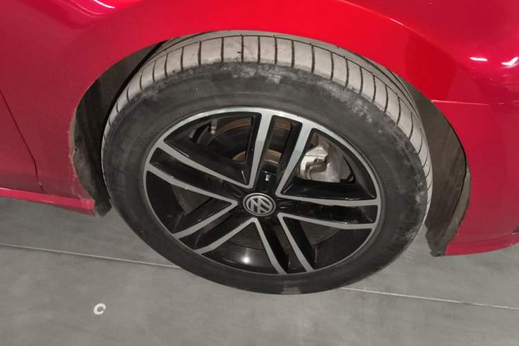 Used Volkswagen Lamando 2019 280TSI DSG Comfort Edition China VI standard Right Front Wheel Hub
