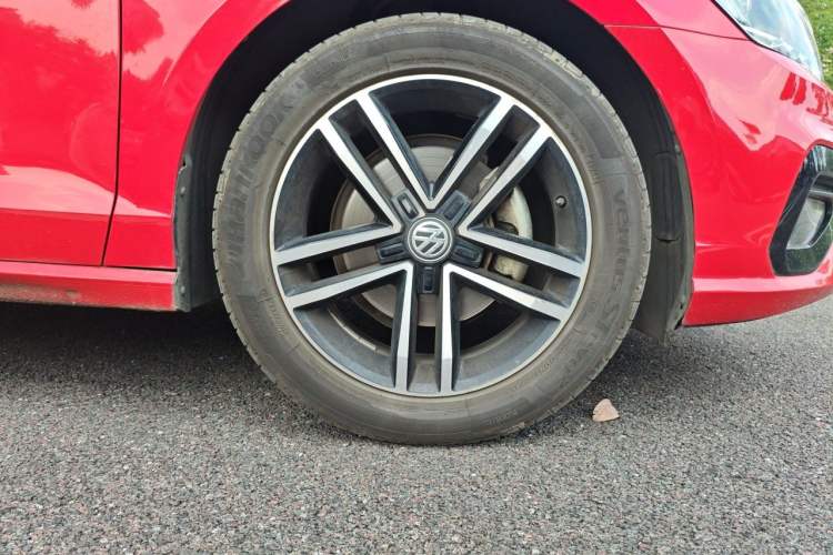 Used Volkswagen Lamando 2019 280TSI DSG Comfort Edition China VI standard Right Front Wheel Hub