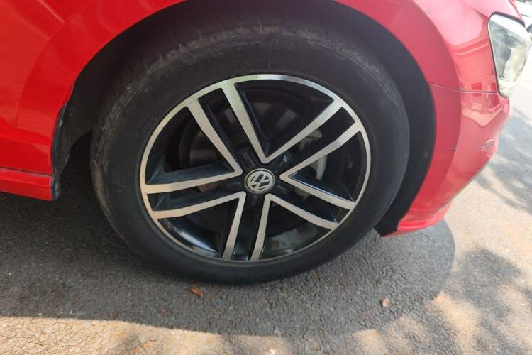 Used Volkswagen Lamando 2019 280TSI DSG Comfort Edition China VI standard Right Front Wheel Hub