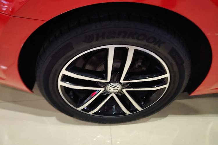 Used Volkswagen Lamando 2019 280TSI DSG Comfort Edition China VI standard Right Rear Wheel Hub