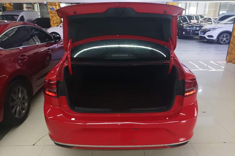 Used Volkswagen Lamando 2019 230TSI DSG Fashion Edition China V Standard Trunk