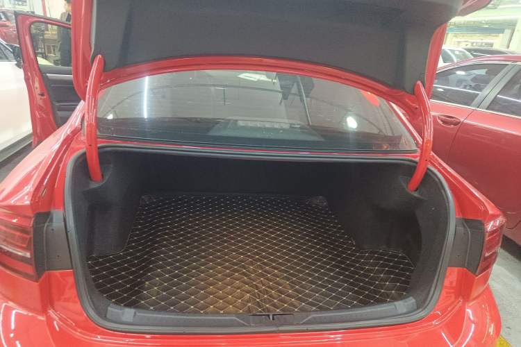 Used Volkswagen Lamando 2019 230TSI DSG Fashion Edition China VI Trunk
