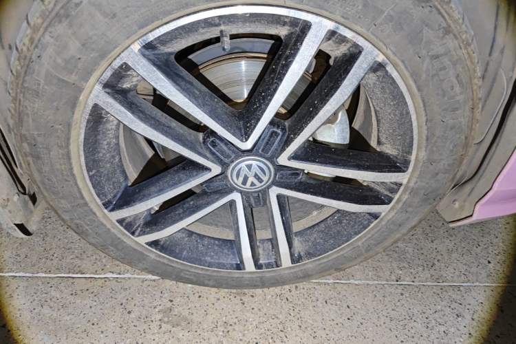 Used Volkswagen Lamando 2019 280TSI DSG Comfort Edition China VI standard Right Front Wheel Hub