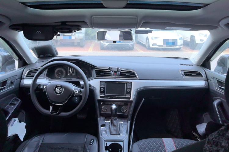 Used Volkswagen Lamando 2019 230TSI DSG Fashion Edition China V Standard Center Console