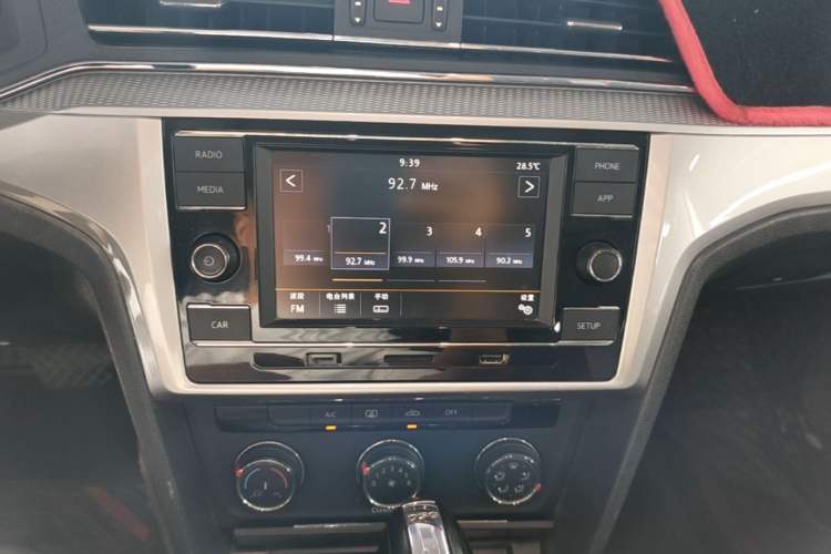Used Volkswagen Lamando 2019 230TSI DSG Fashion Edition China V Standard Audio And AC Panel