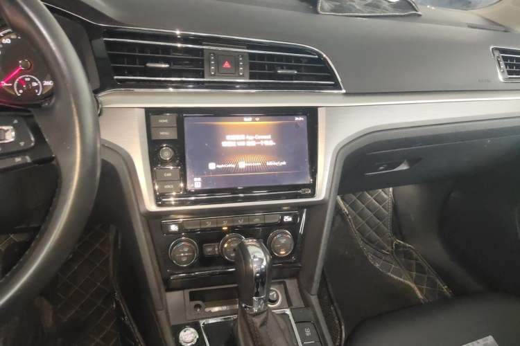 Used Volkswagen Lamando 2019 280TSI DSG Comfort Edition China V Standard Audio And AC Panel