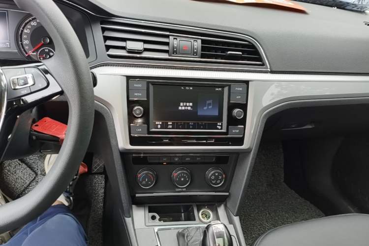 Used Volkswagen Lamando 2019 230TSI DSG Vision Edition China VI Standard Audio And AC Panel