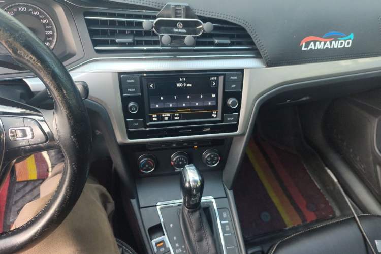Used Volkswagen Lamando 2019 230TSI DSG Fashion Edition China VI Audio And AC Panel
