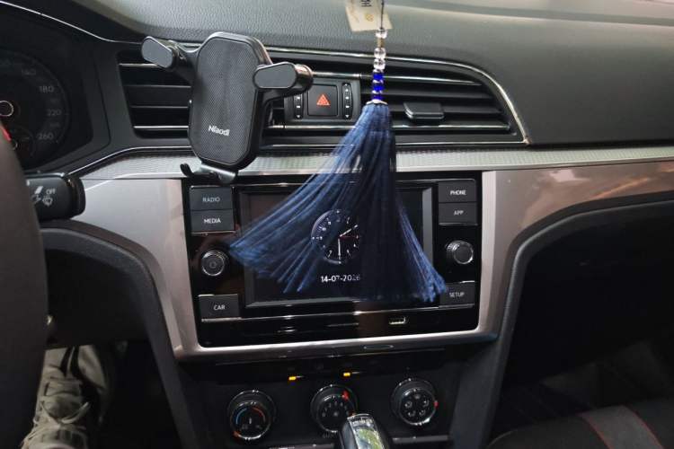 Used Volkswagen Lamando 2019 230TSI DSG Fashion Edition China VI Audio And AC Panel