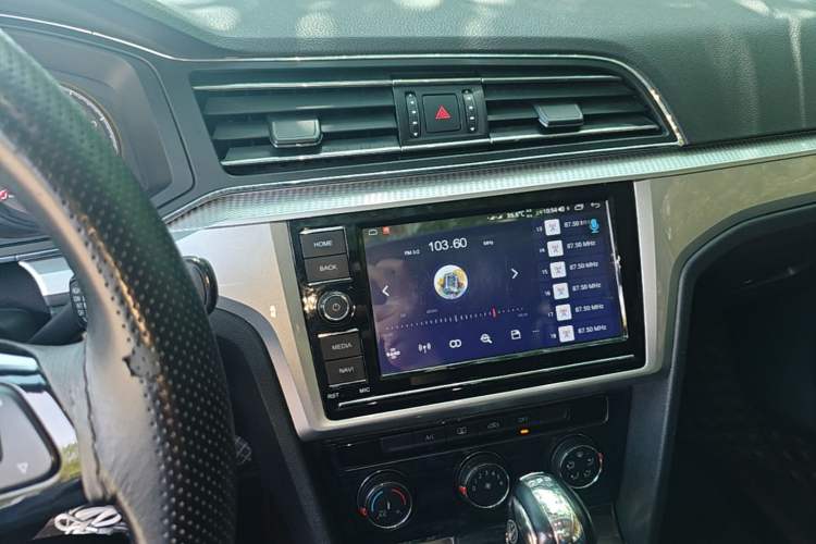 Used Volkswagen Lamando 2019 230TSI DSG Vision Edition China VI Standard Audio And AC Panel