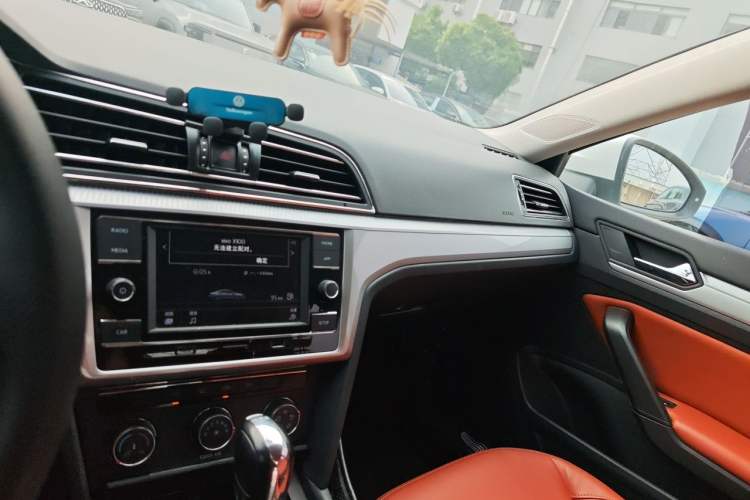 Used Volkswagen Lamando 2019 230TSI DSG Fashion Edition China VI Audio And AC Panel