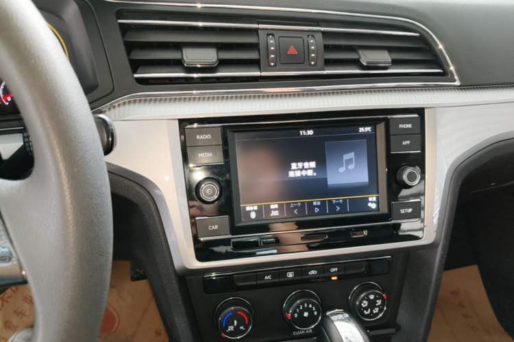 Used Volkswagen Lamando 2019 230TSI DSG Fashion Edition China VI Audio And AC Panel