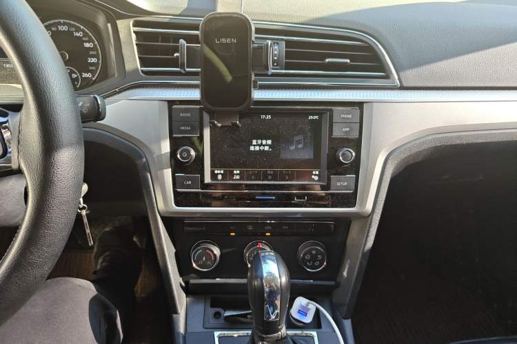 Used Volkswagen Lamando 2019 230TSI DSG Fashion Edition China VI Audio And AC Panel