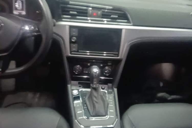 Used Volkswagen Lamando 2019 280TSI DSG Comfort Edition China V Standard Audio And AC Panel