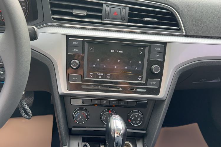 Used Volkswagen Lamando 2019 230TSI DSG Fashion Edition China V Standard Audio And AC Panel