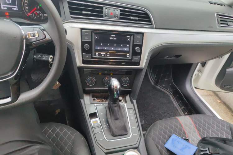Used Volkswagen Lamando 2019 230TSI DSG Fashion Edition China VI Audio And AC Panel