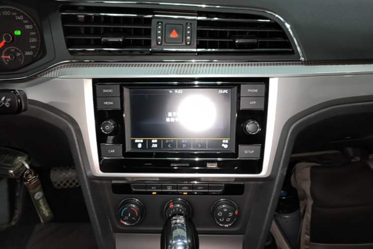 Used Volkswagen Lamando 2019 230TSI DSG Fashion Edition China V Standard Audio And AC Panel