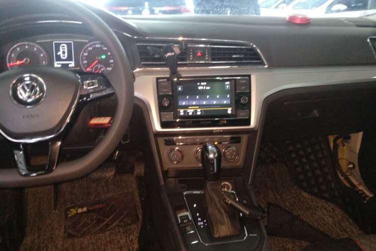 Used Volkswagen Lamando 2019 230TSI DSG Fashion Edition China VI Audio And AC Panel