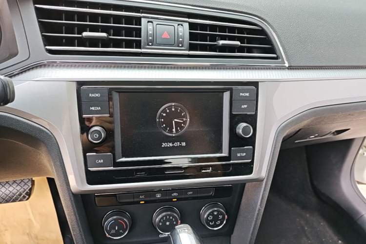 Used Volkswagen Lamando 2019 230TSI DSG Fashion Edition China VI Audio And AC Panel