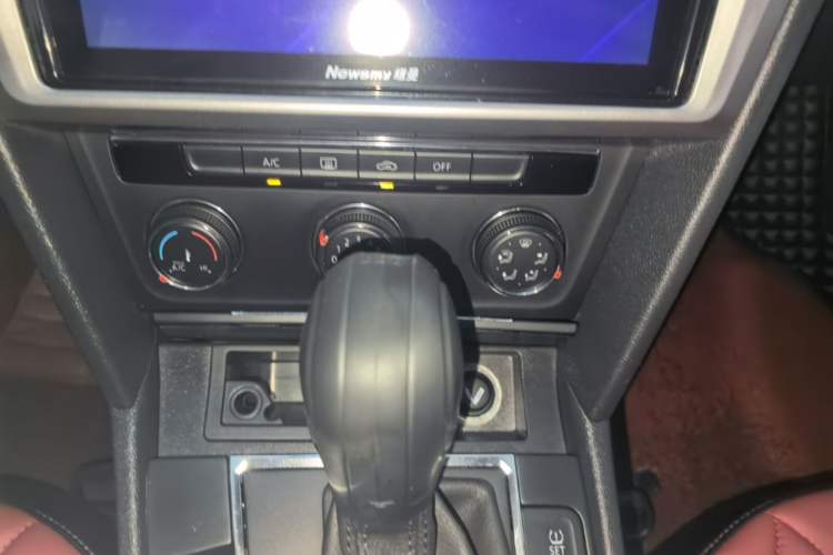Used Volkswagen Lamando 2019 230TSI DSG Fashion Edition China V Standard Audio And AC Panel