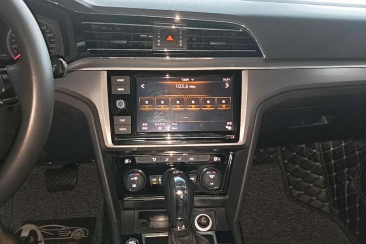 Used Volkswagen Lamando 2019 280TSI DSG Comfort Edition China V Standard Audio And AC Panel
