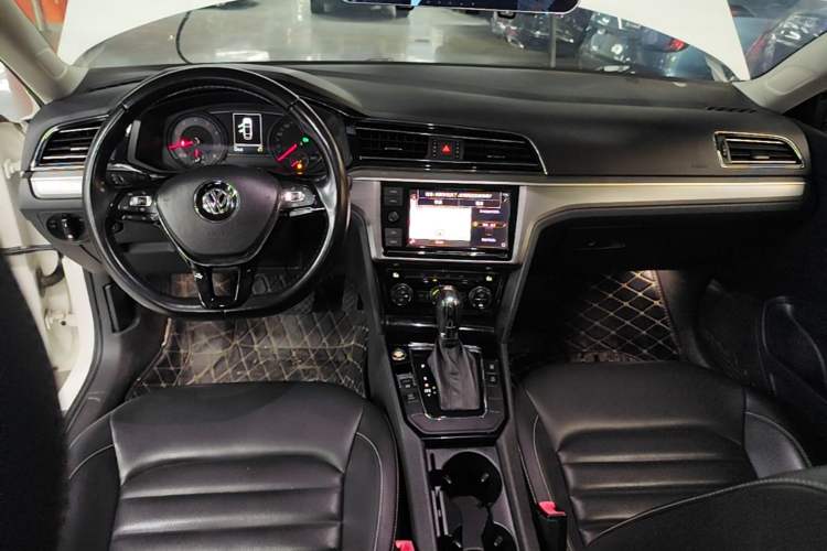 Used Volkswagen Lamando 2019 280TSI DSG Comfort Edition China V Standard Audio And AC Panel