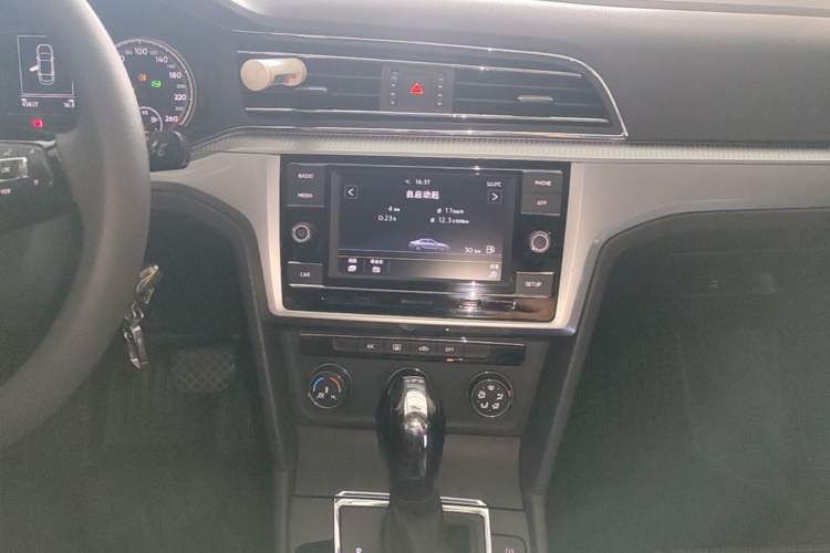 Used Volkswagen Lamando 2019 230TSI DSG Fashion Edition China V Standard Audio And AC Panel