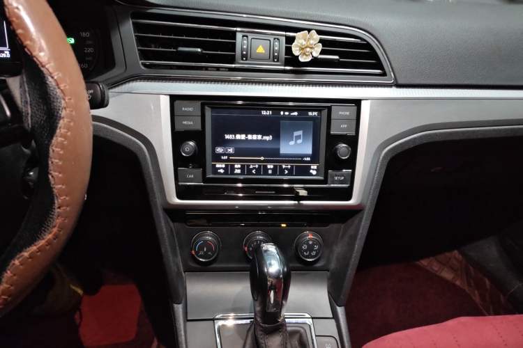 Used Volkswagen Lamando 2019 230TSI DSG Vision Edition China VI Standard Audio And AC Panel