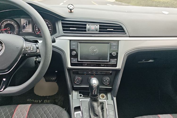 Used Volkswagen Lamando 2019 230TSI DSG Fashion Edition China VI Audio And AC Panel