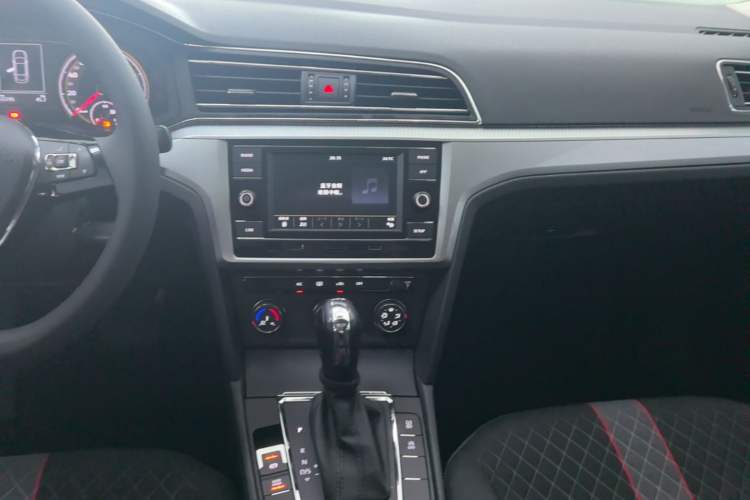 Used Volkswagen Lamando 2019 230TSI DSG Fashion Edition China VI Audio And AC Panel