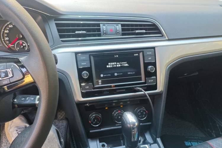 Used Volkswagen Lamando 2019 230TSI DSG Fashion Edition China VI Audio And AC Panel