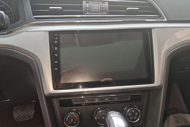 Used Volkswagen Lamando 2019 230TSI DSG Fashion Edition China VI Audio And AC Panel