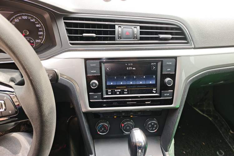 Used Volkswagen Lamando 2019 230TSI DSG Fashion Edition China VI Audio And AC Panel