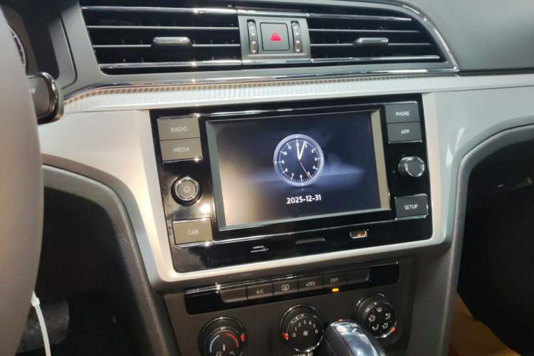Used Volkswagen Lamando 2019 230TSI DSG Fashion Edition China VI Audio And AC Panel