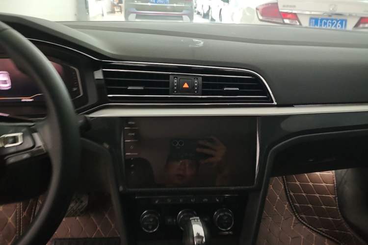 Used Volkswagen Lamando 2019 280TSI DSG Luxury Edition China VI Standard Audio And AC Panel