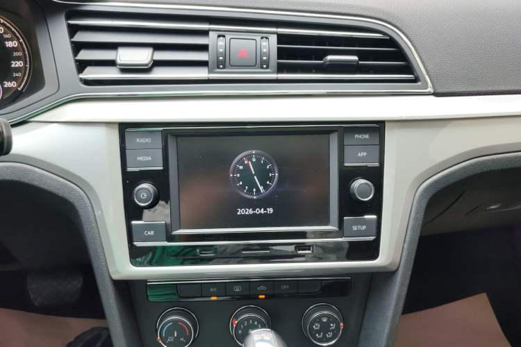 Used Volkswagen Lamando 2019 230TSI DSG Fashion Edition China V Standard Audio And AC Panel