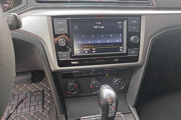 Used Volkswagen Lamando 2019 230TSI DSG Fashion Edition China VI Audio And AC Panel