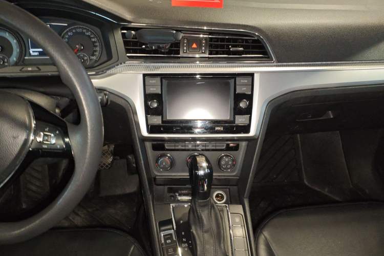 Used Volkswagen Lamando 2019 230TSI DSG Fashion Edition China VI Audio And AC Panel