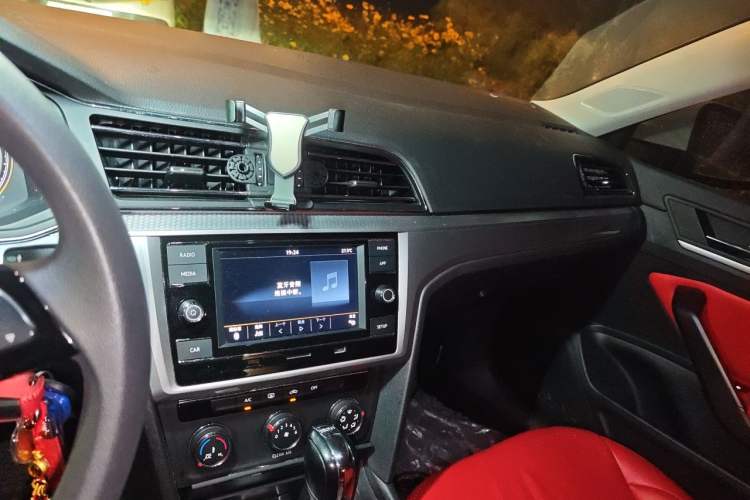 Used Volkswagen Lamando 2019 230TSI DSG Fashion Edition China VI Audio And AC Panel