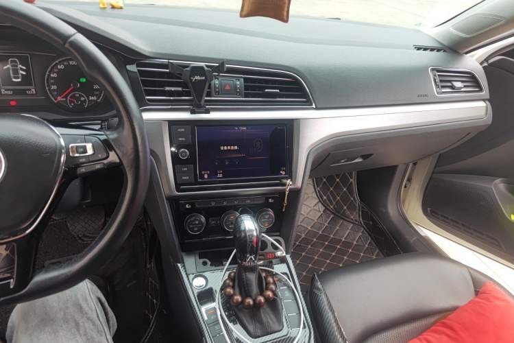 Used Volkswagen Lamando 2019 280TSI DSG Comfort Edition China V Standard Audio And AC Panel