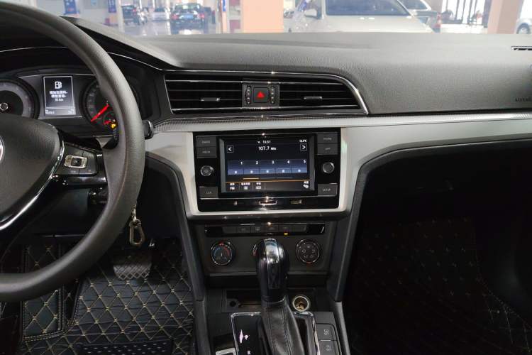 Used Volkswagen Lamando 2019 230TSI DSG Fashion Edition China VI Audio And AC Panel