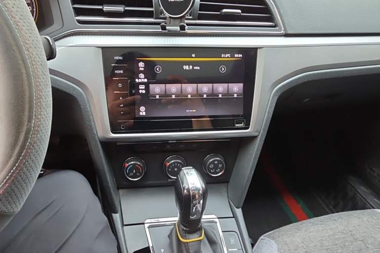 Used Volkswagen Lamando 2019 230TSI DSG Fashion Edition China V Standard Audio And AC Panel