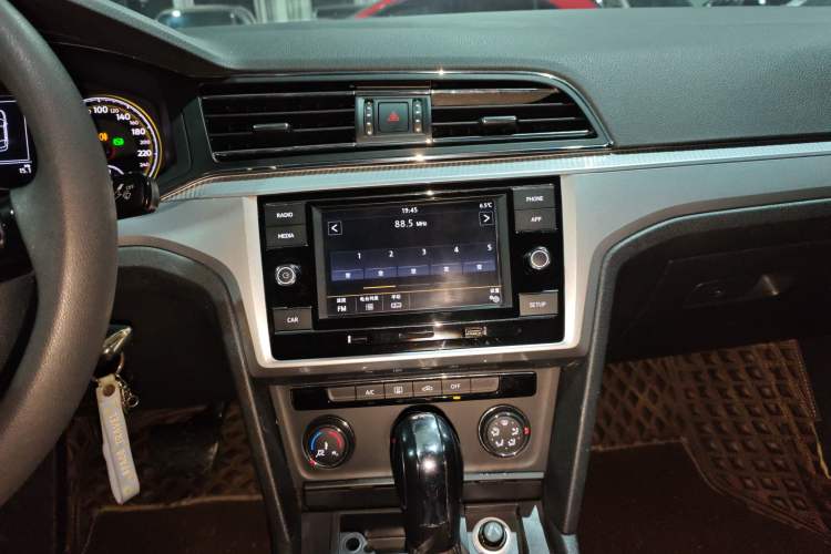 Used Volkswagen Lamando 2019 230TSI DSG Fashion Edition China VI Audio And AC Panel