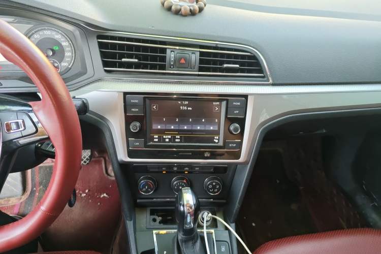 Used Volkswagen Lamando 2019 230TSI DSG Fashion Edition China VI Audio And AC Panel