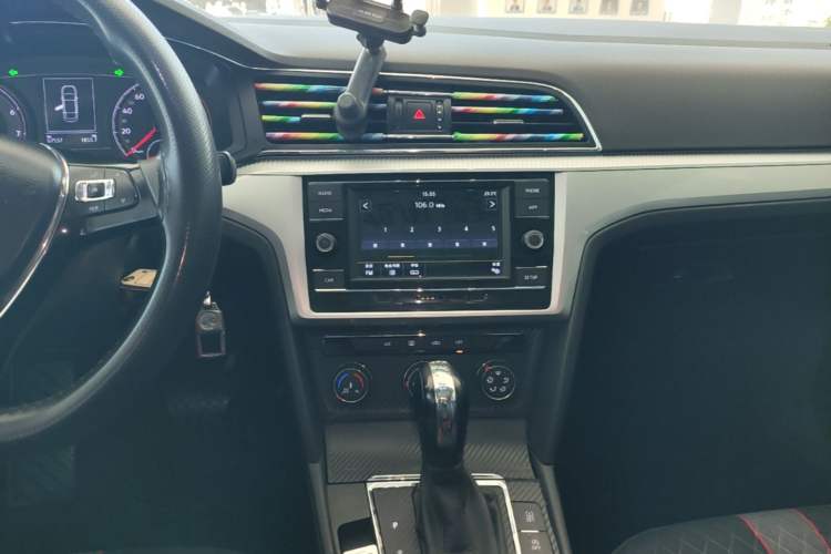 Used Volkswagen Lamando 2019 230TSI DSG Fashion Edition China V Standard Audio And AC Panel