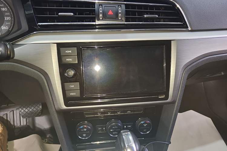 Used Volkswagen Lamando 2019 280TSI DSG Comfort Edition China VI standard Audio And AC Panel