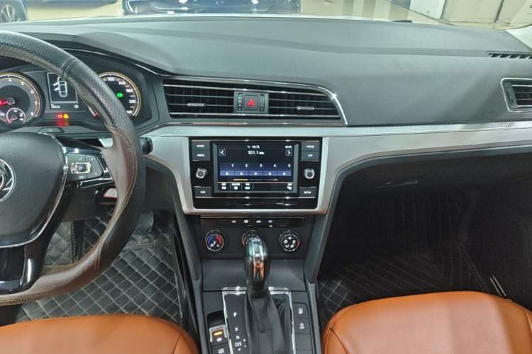 Used Volkswagen Lamando 2019 230TSI DSG Fashion Edition China V Standard Audio And AC Panel