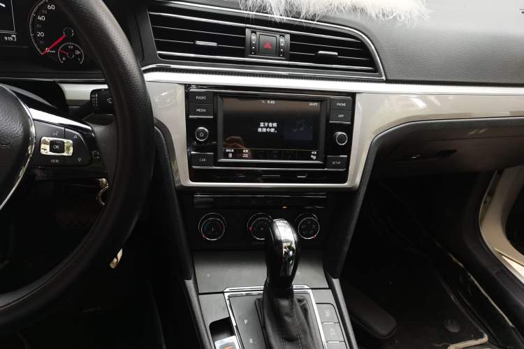 Used Volkswagen Lamando 2019 230TSI DSG Fashion Edition China V Standard Audio And AC Panel