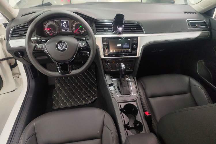 Used Volkswagen Lamando 2019 230TSI DSG Fashion Edition China VI Center Console